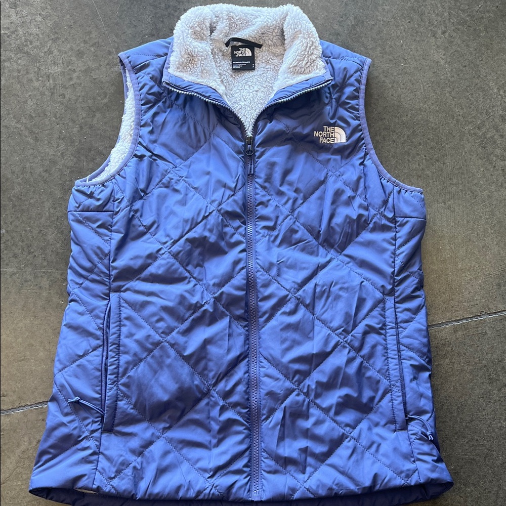NWOT The North Face Women's Blueish purple lined Vest. Size small